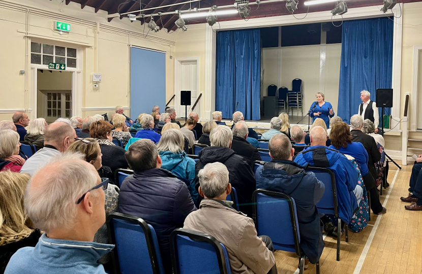 Lisa taking questions from Shepperton Residents 